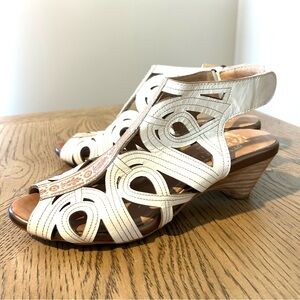 L'Artiste by Spring Step Flourish Wedge Sandals Women's EU 40 US 9-9.5 White